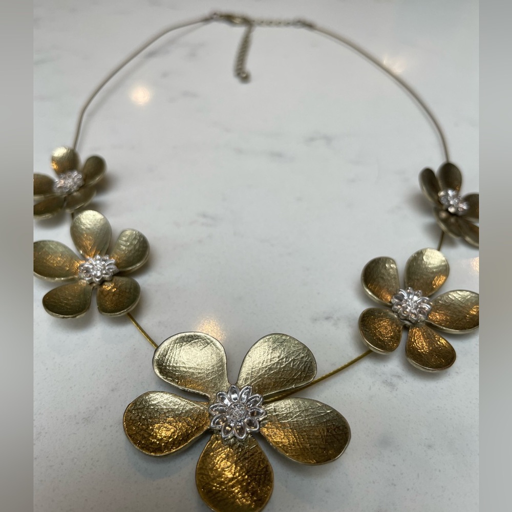 Vintage silver and gold metal flower necklace.